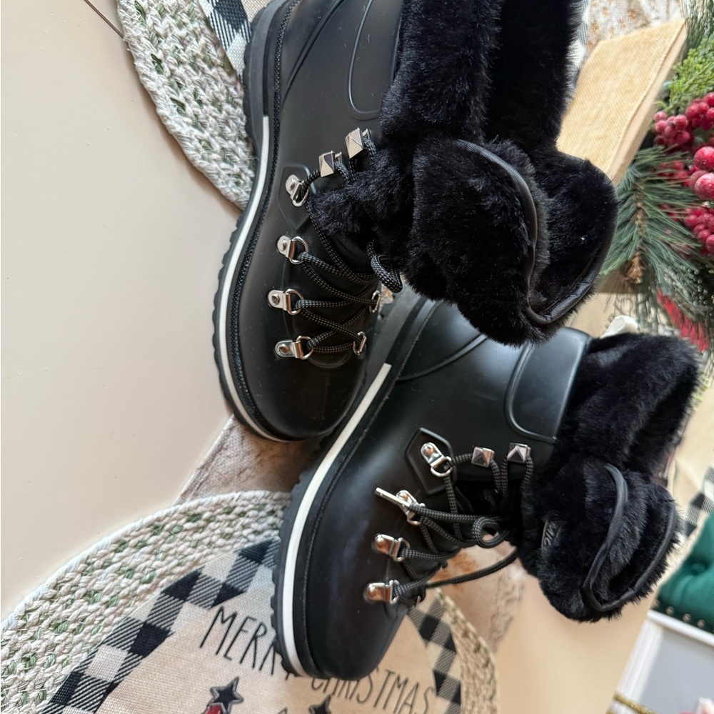 Michael Kors Black Winter Boots with Fur Trim